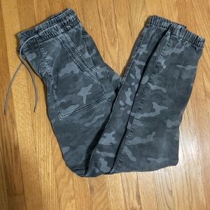 American Eagle Next Level Stretch Camo Jegging/Jogger/Cargo Pant